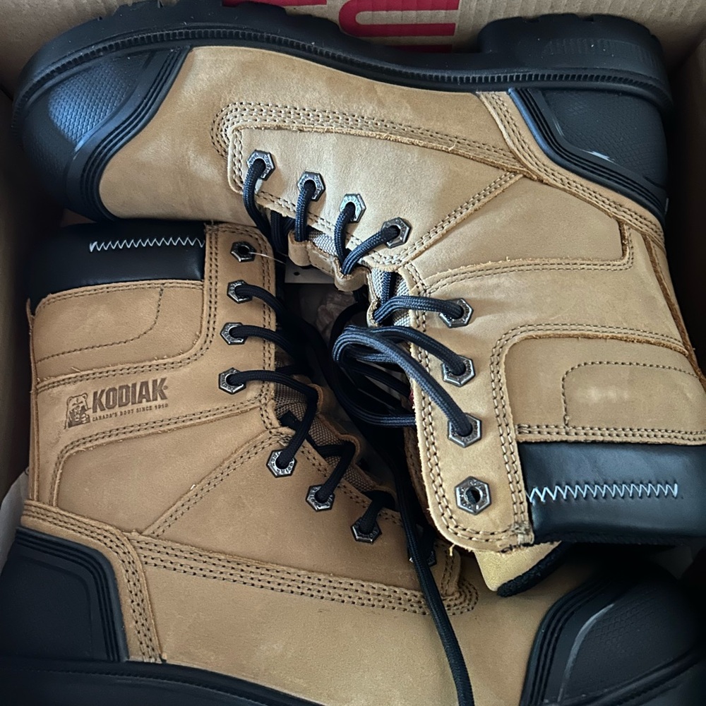 Kodiak Safety Shoes - Men’s 9.5 US